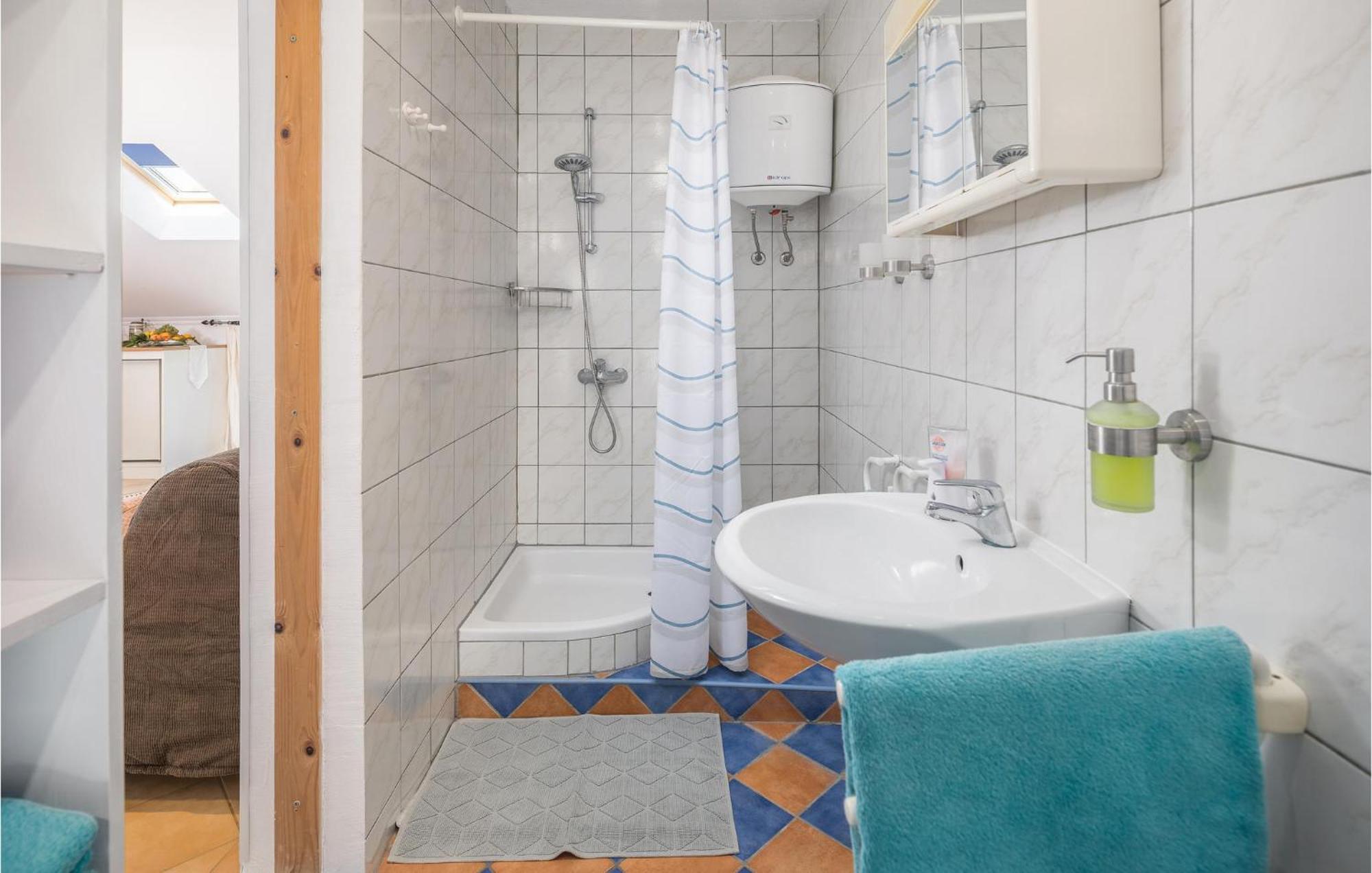 Gorgeous Apartment In Musalez With Kitchen Ngoại thất bức ảnh