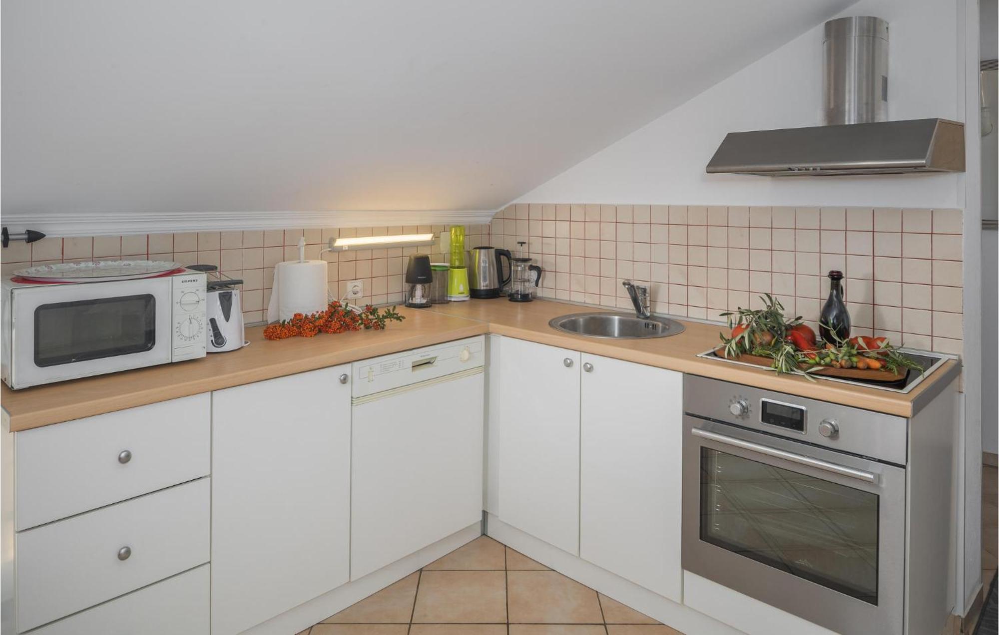 Gorgeous Apartment In Musalez With Kitchen Ngoại thất bức ảnh